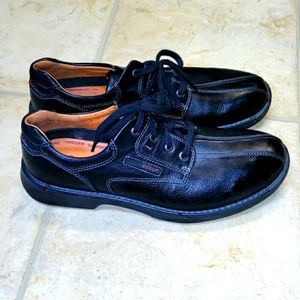 Ecco Men's Leather dress shoes, excellent condition. Worn around the house.